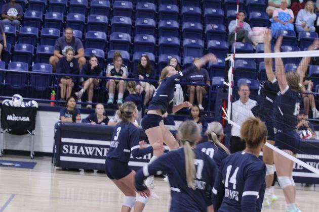 Shawnee Lady Wolves Volleyball