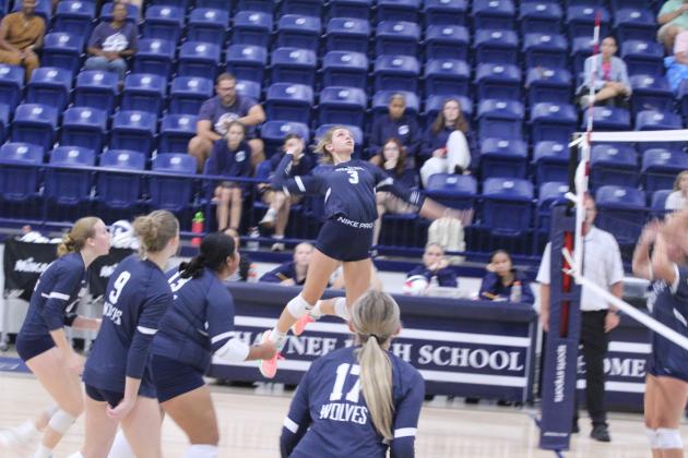 Shawnee Lady Wolves Volleyball