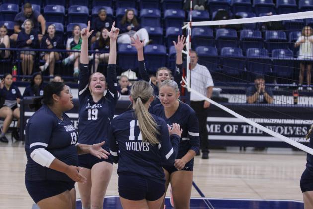 Shawnee Lady Wolves Volleyball