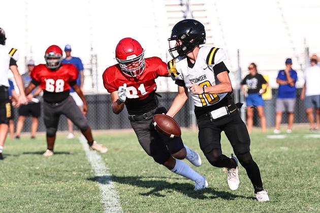 North Rock Creek senior Anderson Duffell pressures the Tecumseh QB Wyatt Dodgion. Photo courtesy of Gowin Photography