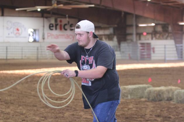 Shawnee's Auston Grizzle roping