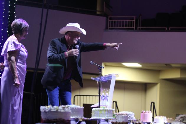 Dennis Salzman auctions off cakes.