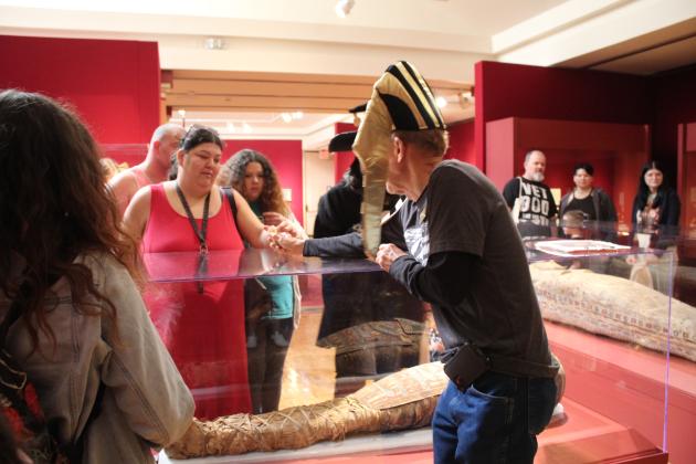 Docent Dick Trim - Mummy Tales
