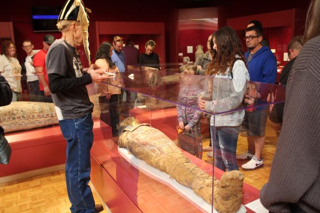 Docent Dick Trim - Mummy Tales