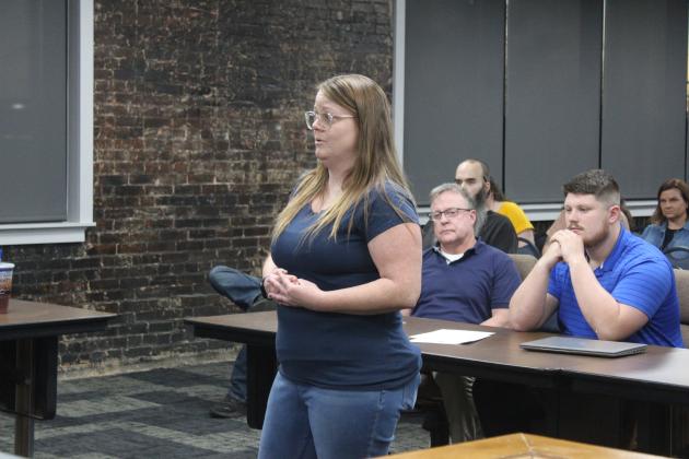 Cyndi Berger speaks to the Shawnee Board of Education.