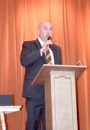 Superintendent Robert Kinsey welcomed the honorees and guests at the annual Tecumseh Public School’s Teacher Award Luncheon on April 23. Julie Talton, Countywide &amp; Sun