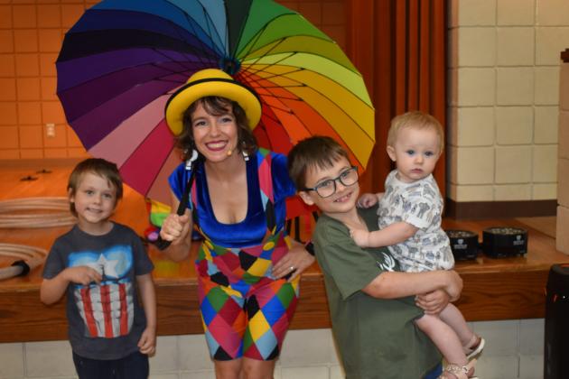 "Hooplahoma" Chelsea Parks poses with siblings Glen, Tut and Jessa Clagg.