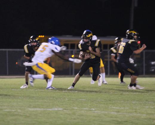 Tecumseh junior Wyatt Dodgion carries the ball. Natasha Dunagan, Countywide &amp; Sun