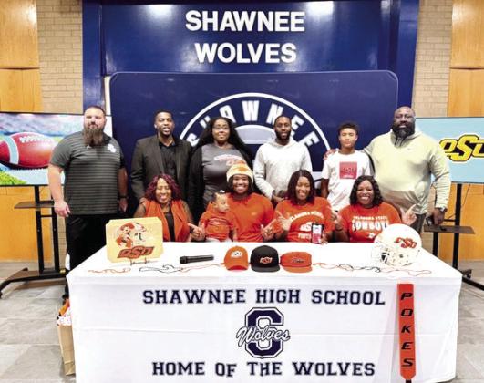 Evans is pictured with his family: back row, left to right, Coach Jason Madonna, Gintrell Frazier, Garnequa Frazier, Gabrion Frazier, Lyon Parsons, Gary Frazier. Front row, left to right, Anice Young, Reason Frazier, Ja’Qwon Evans, Ieasha Evans, Amber Drew.