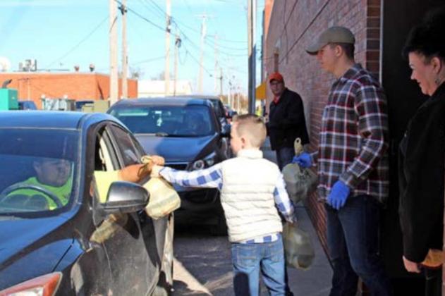 Gilbert Thanksgiving Dinner Serves Just Over 800 Meals