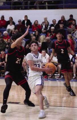 Bethel senior Darius Cheatham goes to the hoop, as Dale junior Keldan Meely guards it, during the first quarter of the Jan. 20 Wildcats home game. Natasha Dunagan, Countywide &amp;amp; Sun