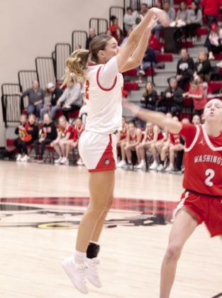 Dale junior Khloe Jones tries for a tres.