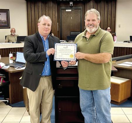 Mayor Stephens presents a certi_cate of recognition regarding the Shawnee Twin Lakes Master Plan as the American Planning Association (APA) Oklahoma Chapter’s Outstanding Plan, received by Community Development Director Rian Harkins. Photo provided