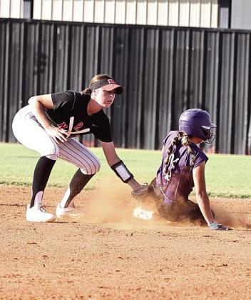 Sophie Morris tags the Mannford runner out at 2nd. Photo Courtesy of Gowin Photography