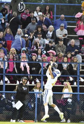 Bethel’s Lucas Jauregui (10) catches a pass in front of the Bethel sideline and turns it into a 70-yard touchdown. The Wildcats lost the road game to Chandler 21-68. Photo courtesy of Brian Blansett