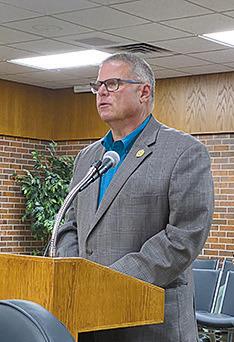 Police Chief JR Kidney delivers quarterly report to the Tecumseh City Council. Julie Talton, Countywide &amp; Sun