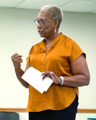 Gloria Wallace, a Washington School alum, spoke about the change coming to the Farrall Park location. She noted that the last time Washington School was utilized was in 2004, and the time has come for it to come down. She dubbed herself the Farrall Park Cheerleader and said, 'where there is unity, there is strength.'