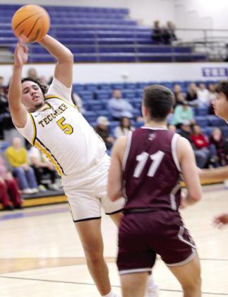 Tecumseh senior Aveon Stokes passes to a teammate during the Dec. 11 game against Eufaula in the Bethel First United Basketball Classic. The Savages edged Eufaula, 61-59; lost to Blanchard 46-67; and fell to McLoud, 55-56, in the consolation round of the threeday tournament. Natasha Dunagan, Countywide &amp;amp; Sun