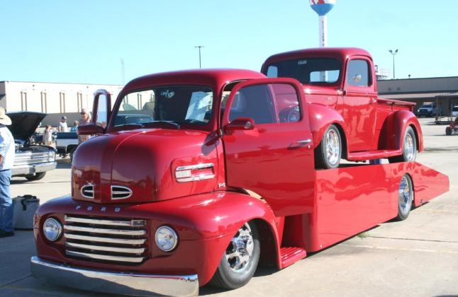 Shining in the Saturday afternoon sun, Donnie Morse’s ’48 Ford COE Cabover carries a ’40 Ford on its back. The truck combo won Best of Show, Oct. 16.