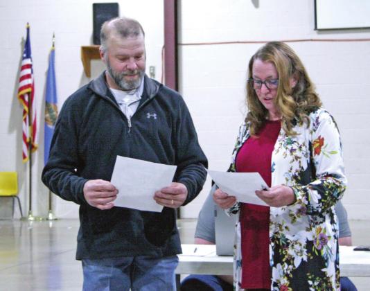 Tecumseh Board of Education President Shawn Fleming swears in new Board Member Iva Bingham, Jan. 10. Countywide &amp;amp; Sun/Kendra Johnson
