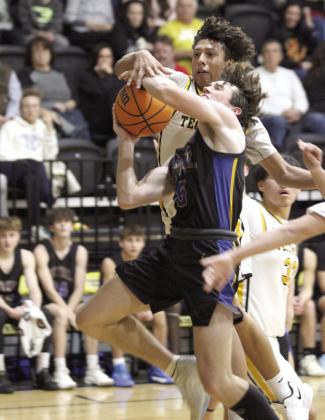 Bethel junior Zack Jennings goes to the hoop as Tecumseh sophomore Sherman Mitchell tries to block. Countywide &amp; Sun/Natasha Dunagan