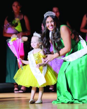 After receiving her sash, crown and bouquet, Tiny Miss Frontier Days Sandie Morrow poses with 2024 Miss Frontier Days Jalee Meyers.
