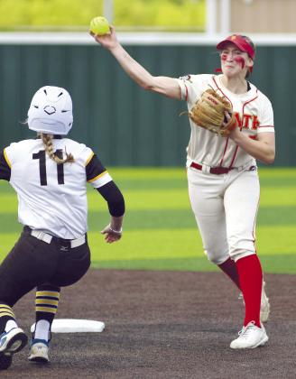 Dale senior Teague Muncy looks for the next play. Photo courtesy of Brian Blancett, Lincoln County News