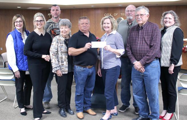 Avedis Presents Grant To Tecumseh For Walking Trail
