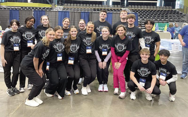 North Rock Creek High School students, along with sponsors, Kristin Grimes, Spanish teacher, and Brandy Smith, Biological Science and Health Careers Teacher stop for a group photo after volunteering at the OkMOM event held in Enid this year. Photo Provided