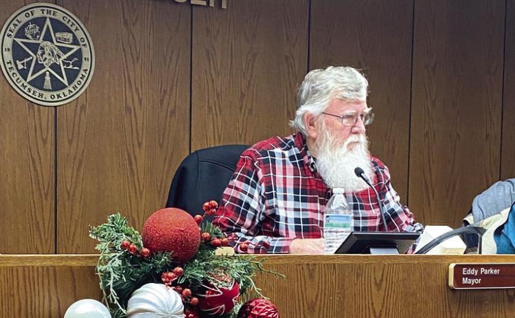 Mayor Eddy Parker listen to reports about the city. Julie Talton, Countywide &amp; Sun