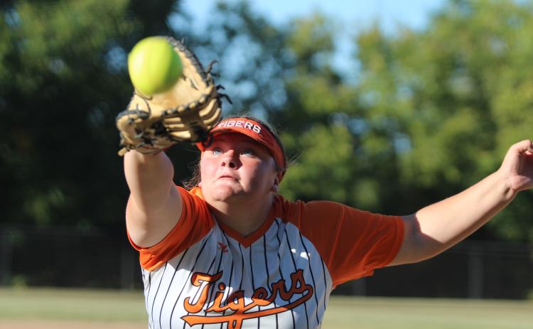 Maud first-baseman Raeleigh Gensman goes for the catch during the Sept. 16 home game with Mill Creek. The Lady Tigers won, 9-6. Countywide & Sun/Natasha Dunagan