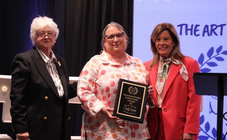 Shelly Welch, center, accepts the Shawnee Educational Foundation Max Brattin Award for Excellence in Education and Community during the SEF Banquet, held at OBU on March 26. Also shown are former Max Brattin Award recipient Marilyn Bradford, left, and SEF Board President Sheril Payne. Photos by Natasha Dunagan, Countywide & Sun