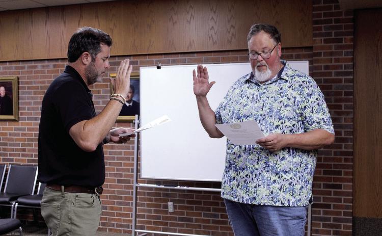 Tim Underwood, right, is sworn in by Tecumseh City Attorney Nick Atwood after being interviewed and approved to fill the Ward 1 Tecumseh City Council seat recently vacated by Linda Farris, whose term expires on Dec. 31, 2026. Underwood was also sworn in for the Tecumseh Utility Authority Board. Photos by Natasha Dunagan, Countywide & Sun