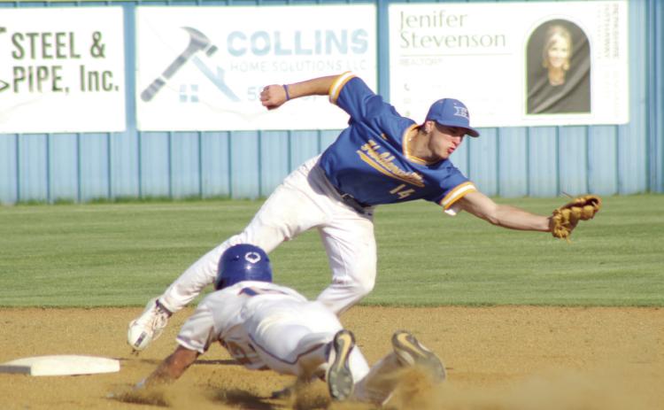 Bethel senior Zane Anderson dives to steal second as the Holdenville second-baseman reaches for the catch during the April 20 home game. The Wildcats won 11-6. Natasha Dunagan, Countywide & Sun