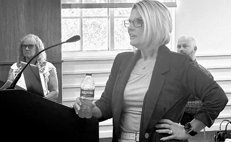 Amy Loftis Walton speaks to the Pottawatomie County Board of County Commissions about economic development opportunities within the county. Countywide &amp; Sun/Suzie Campbell