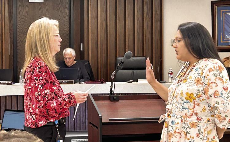 Shawnee City Clerk Lisa Lasyone (left) swears in newly appointed Ward 3 Commissioner Yannah Frazier Monday, Nov. 20. Countywide &amp; Sun/ Suzie Campbell