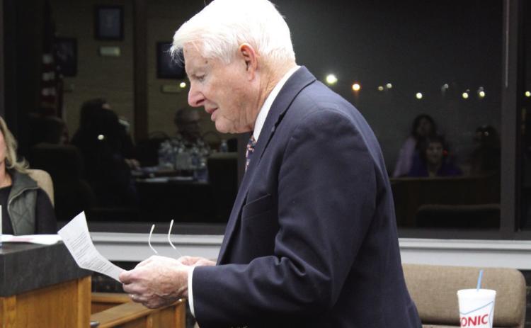 Former Shawnee school board member Larry Walker thanks the present school board during their meeting on Jan. 6. Countywide & Sun/Natasha Dunagan