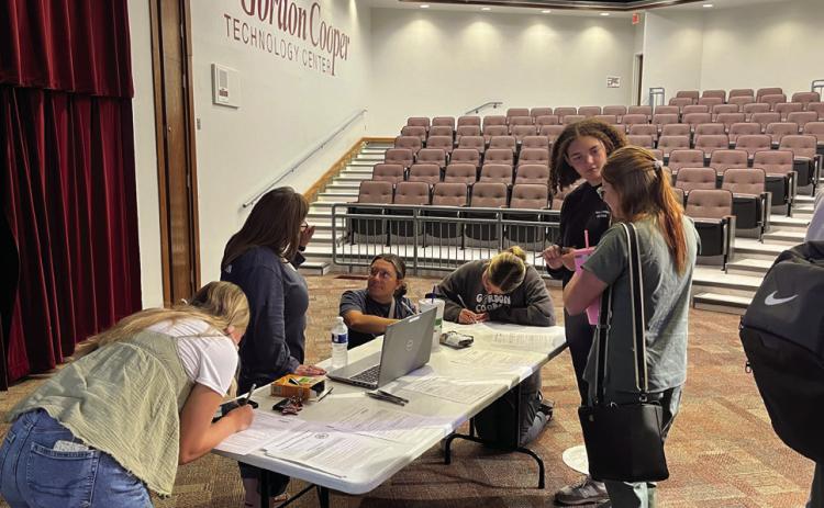 Members of GCTC American Spirit Team Help other students register to vote. Photo provided by GCTC