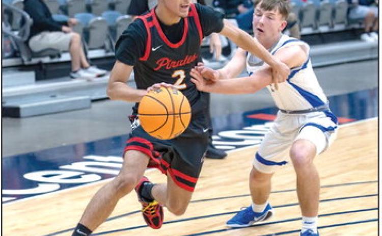 Dale's Jeremiah Skaggs gets around the Hooker defensive pressure.