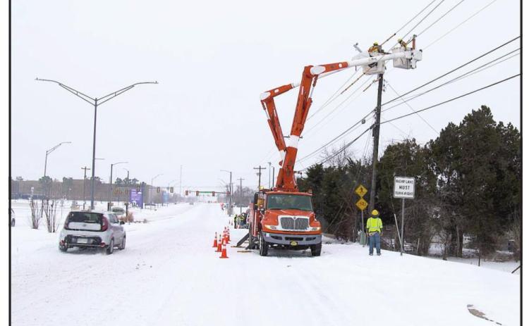 OG&E Honors Line Crews For National Lineman Day