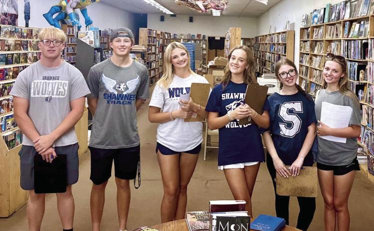 Shawnee High School Student Council Members recently made Downtown business notifications. Shown from left: Nolan Ward, Jack Timmons, Abi Clements, Adyson Cook, Kadence Jenkins and Audrey Cook. Photos Provided